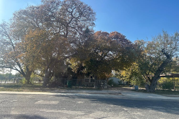 703 W Hutchins Pl San Antonio, TX 78221, Bexar County
