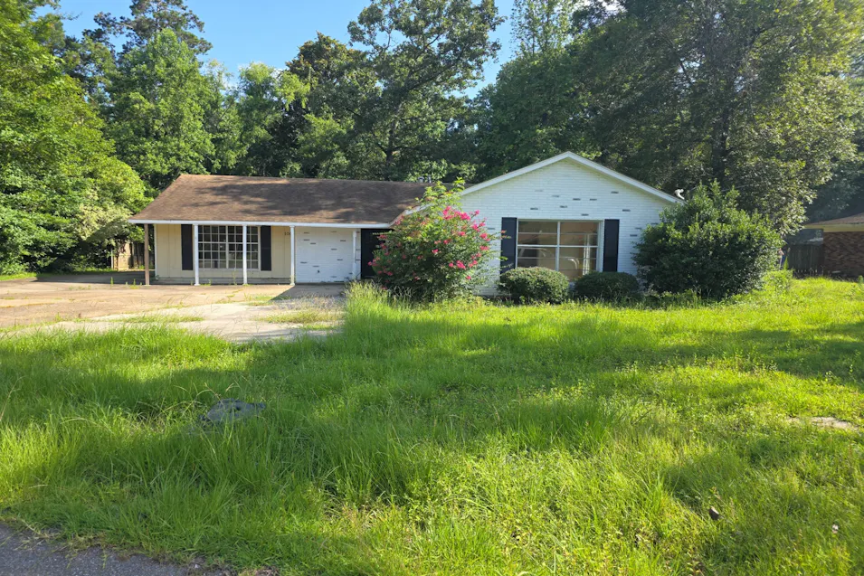 100 Meadowbrook Drive Hattiesburg, MS 39402, Lamar County