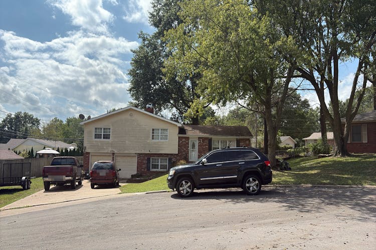 2918 East Clovis Cir Springfield, MO 65804, Greene County