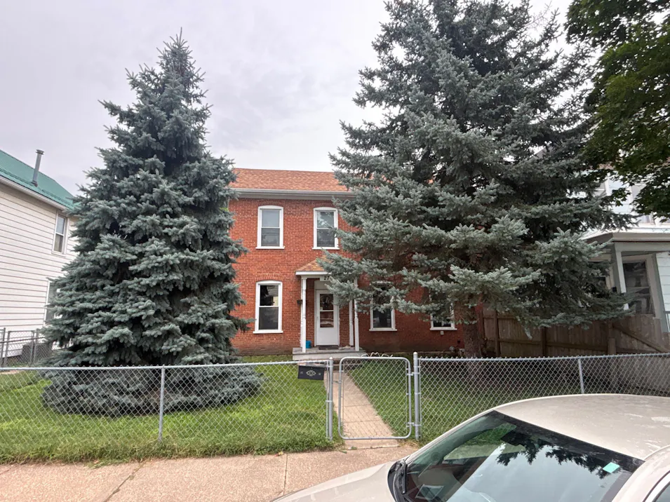 2760 Jackson St Dubuque, IA 52001, Dubuque County