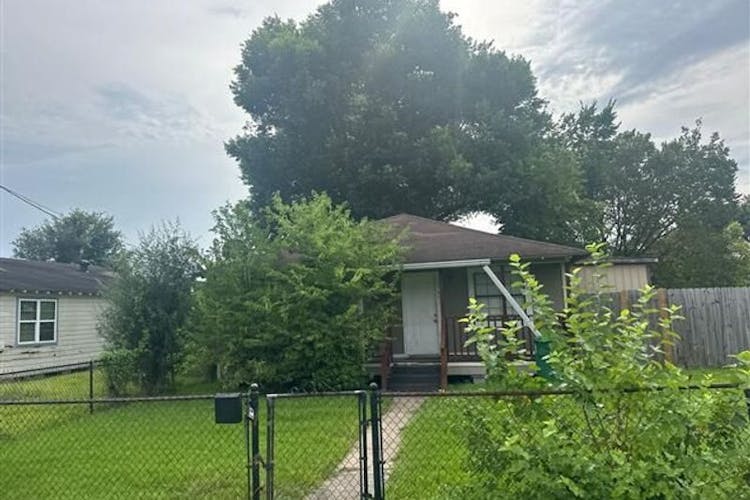 2125 Chew St Houston, TX 77020, Harris County