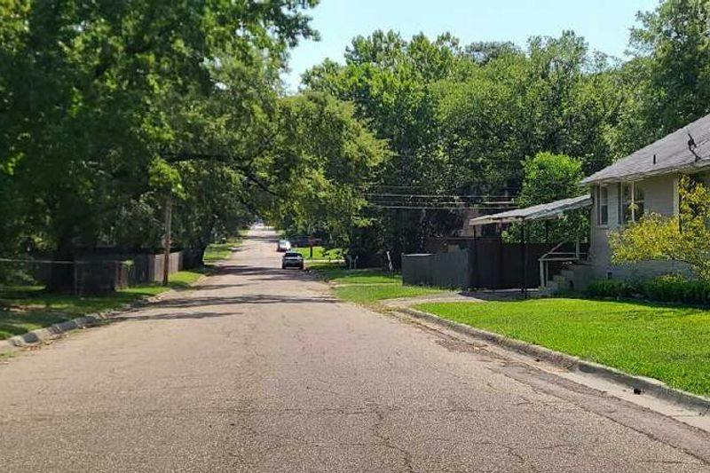 Wood St, Texarkana, TX 75501