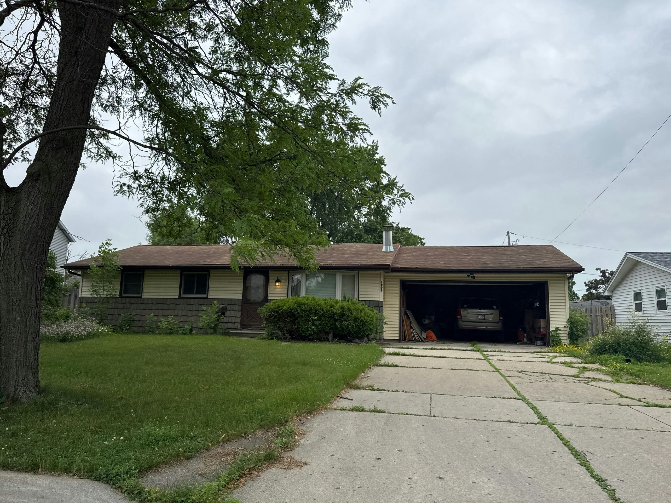 Wishart Ave, DE Pere, WI 54115