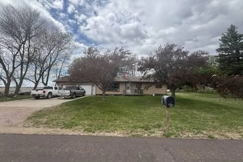 551 1st St Chancellor, SD 57015, Turner County