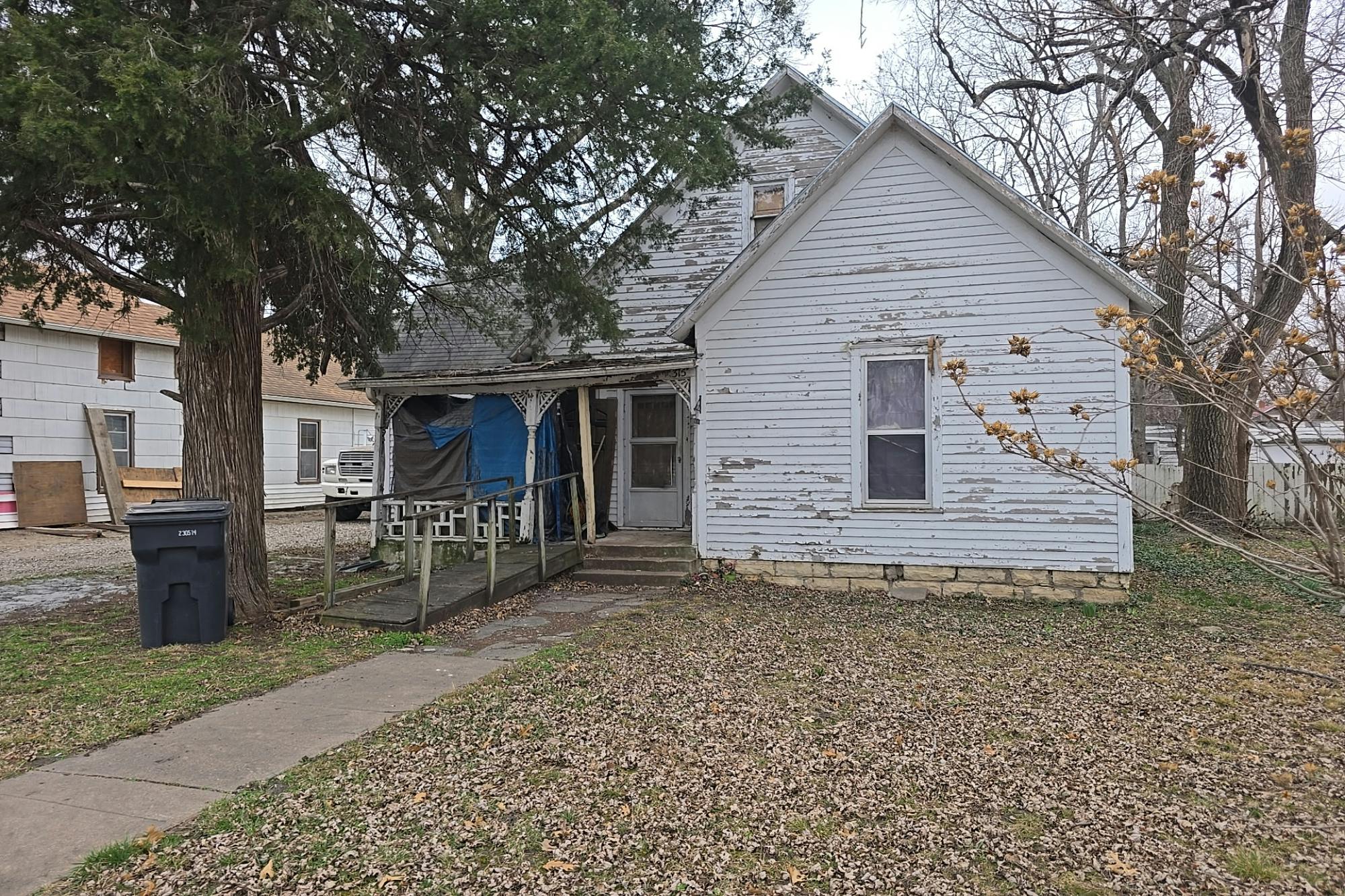 6th St, Newton, KS 67114
