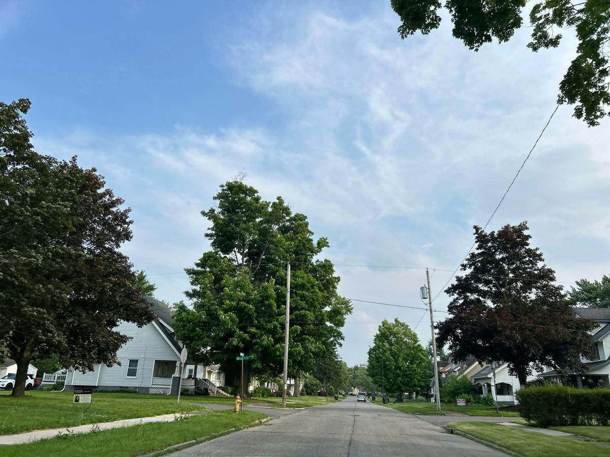 Oak Knoll Ave, Warren, OH 44483