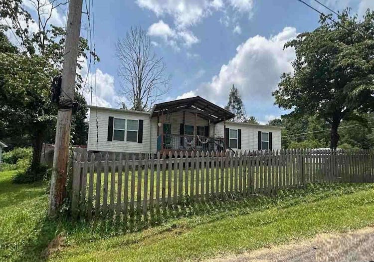 304 Peachtree Circle Wartburg, TN 37887, Morgan County