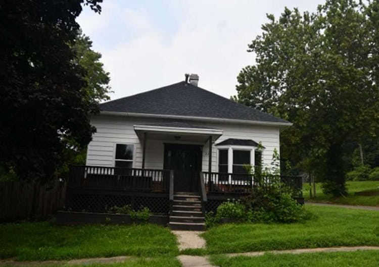 226 High St Depue, IL 61322, Bureau County