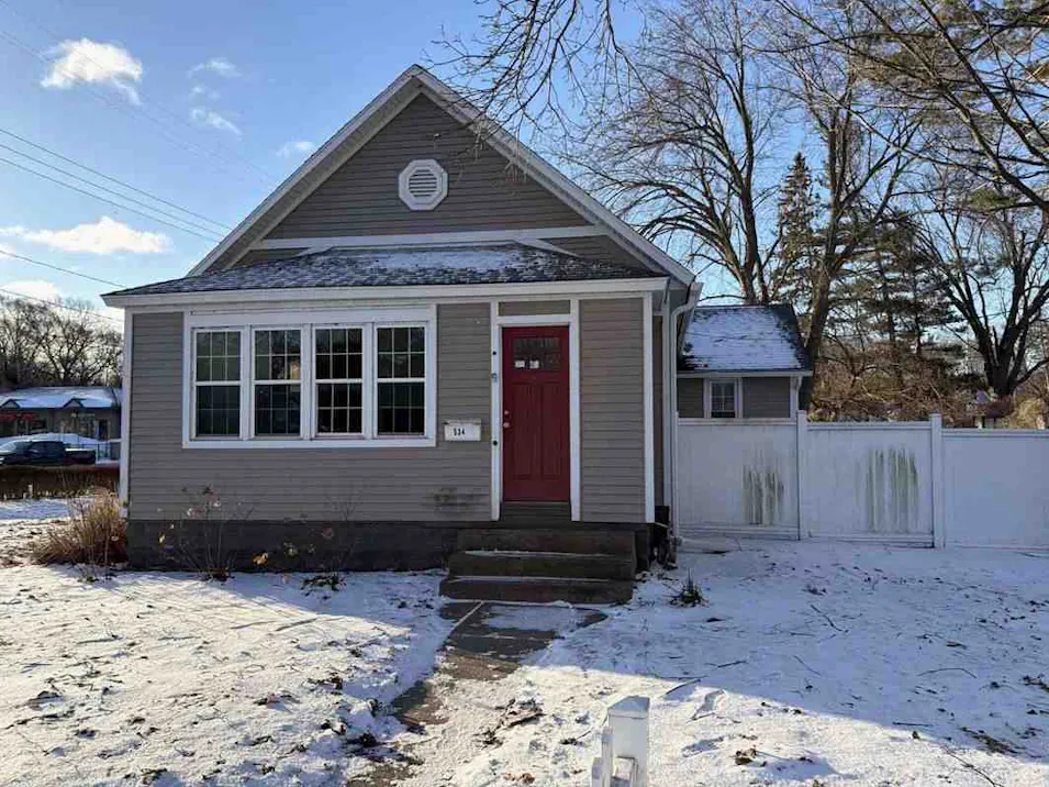 534e Savidge St Spring Lake, MI 49456, Ottawa County