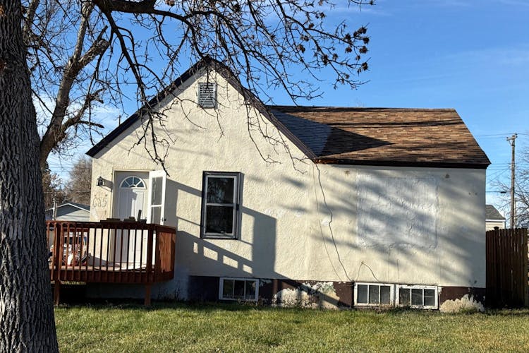 625 8th Ave SW Sidney, MT 59270, Richland County