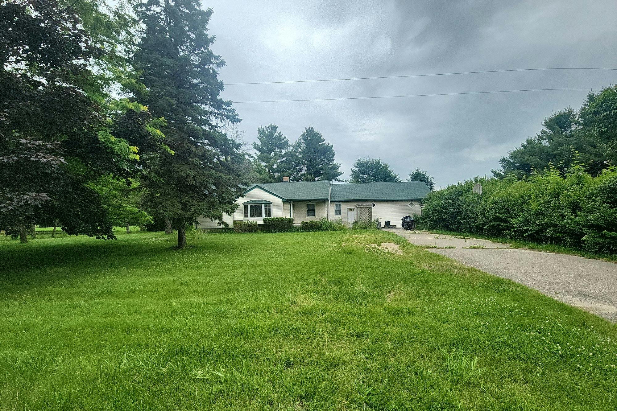 Jones Rd, North Branch, MI 48461