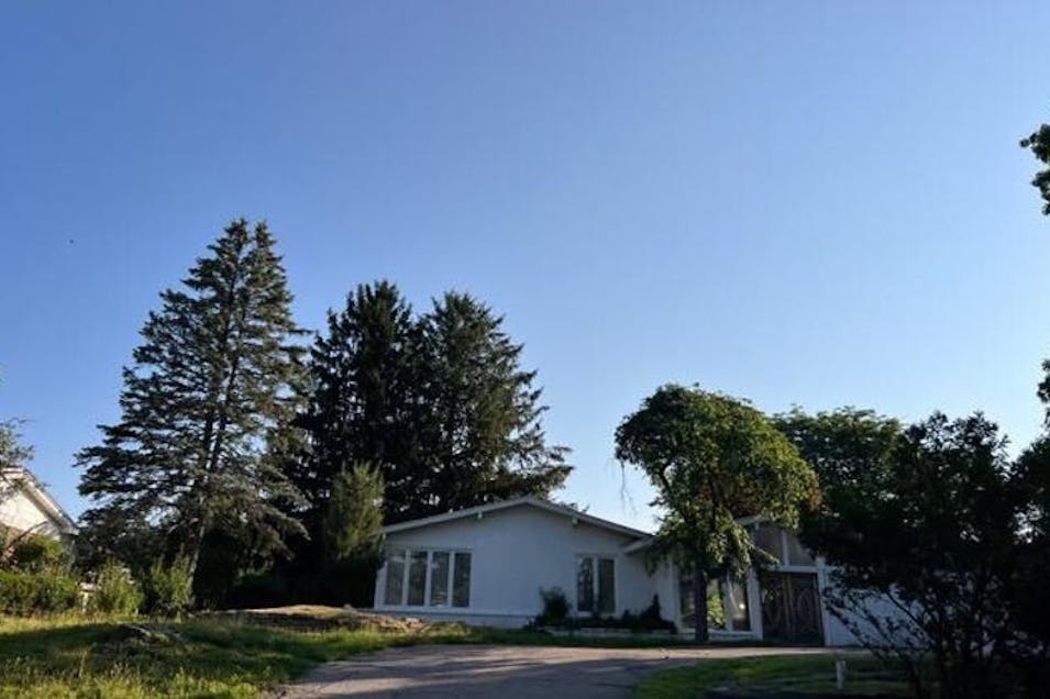 3352 Bloomfield Shore Dr W Bloomfield, MI 48323-3302, Oakland County