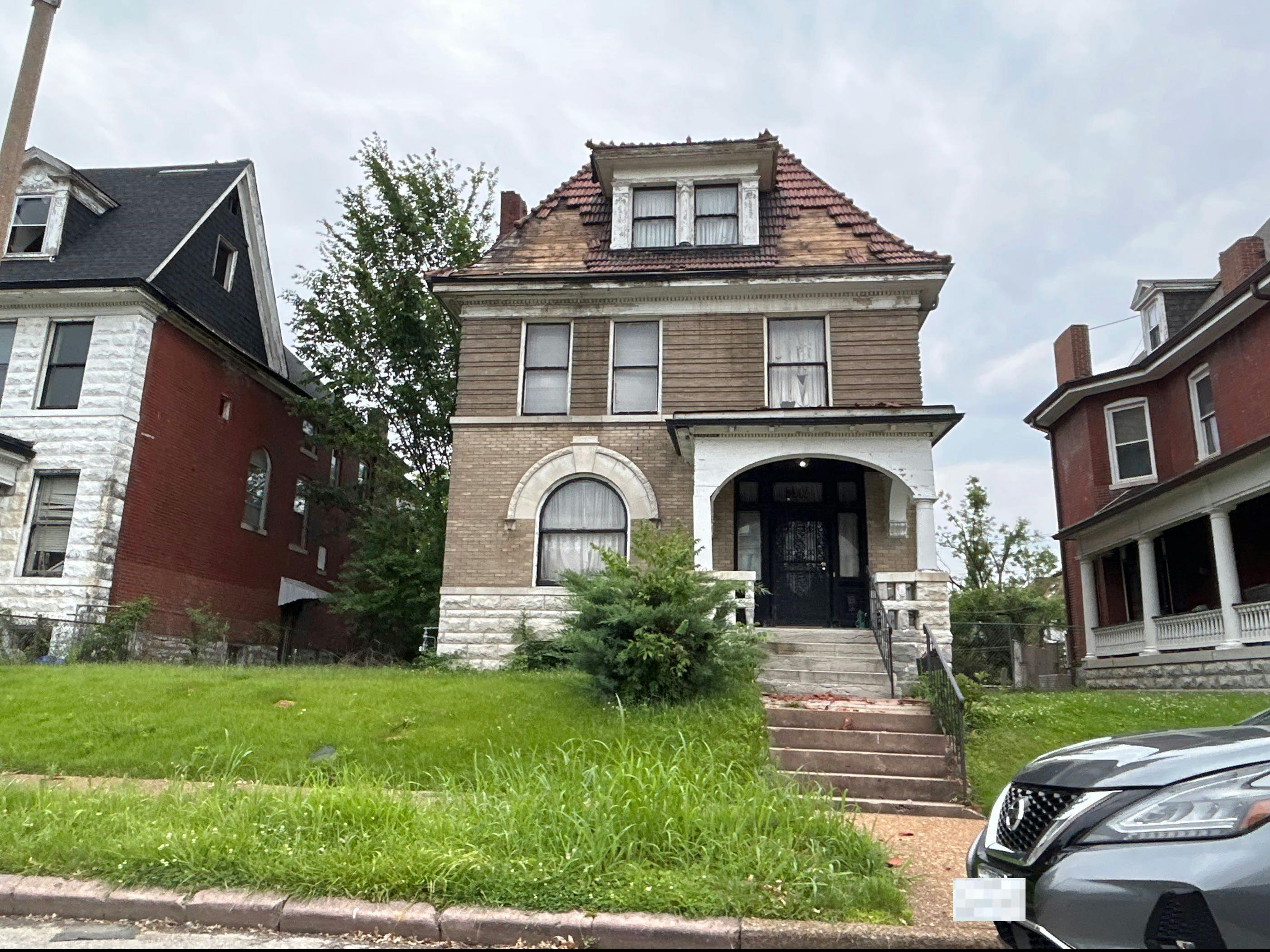 Vernon Ave, Saint Louis, MO 63113