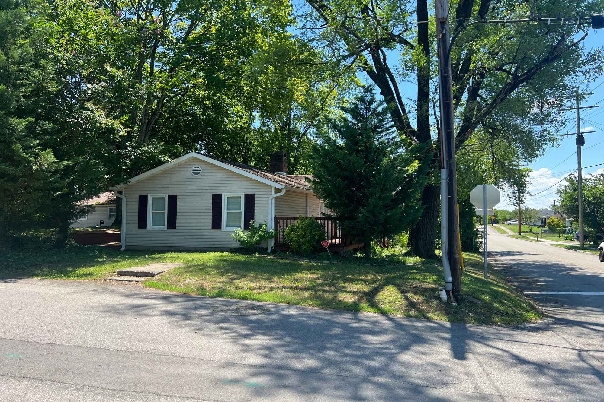 Maire Ave, Clinton, TN 37716