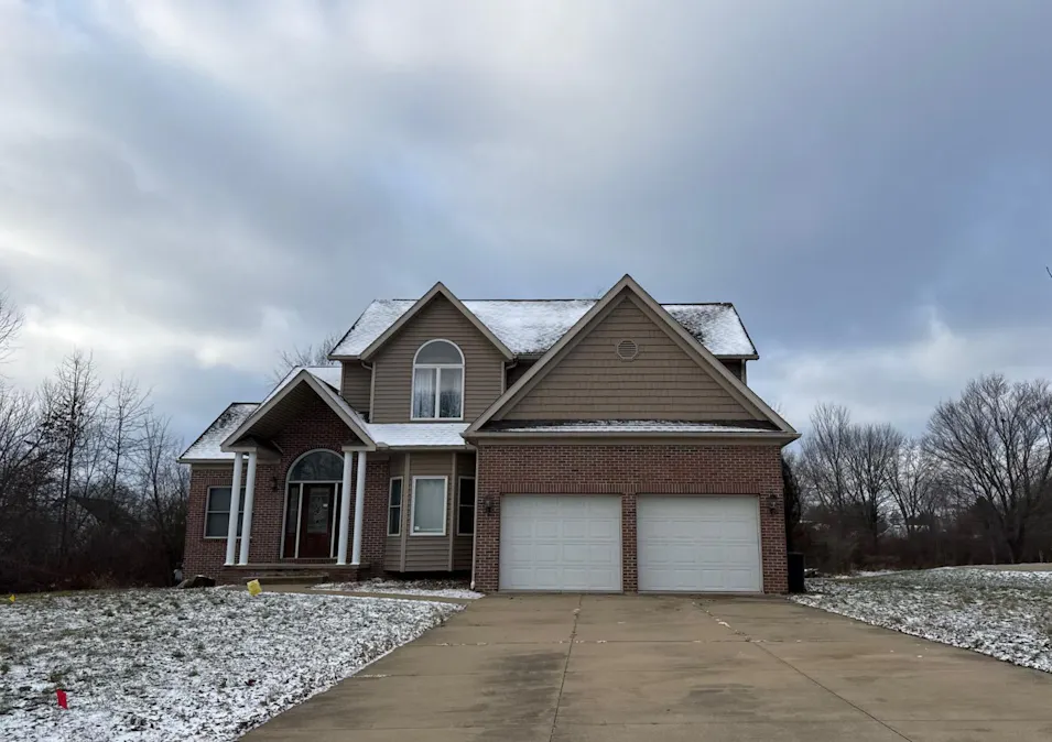 1221w Chester Dr Louisville, OH 44641, Stark County