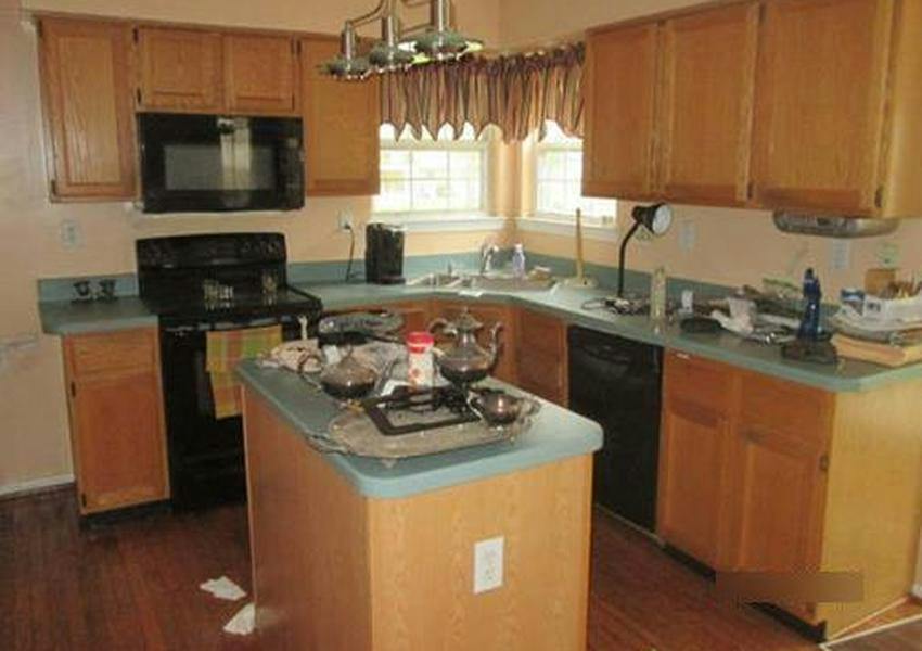 Horseshoe Ln, North Wales, PA 19454