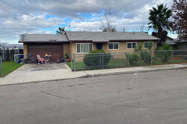 1227 East Samson Avenue Fresno, CA 93706, Fresno County
