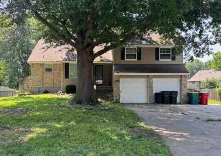 2805 E Castle Dr Independence, MO 64057, Jackson County