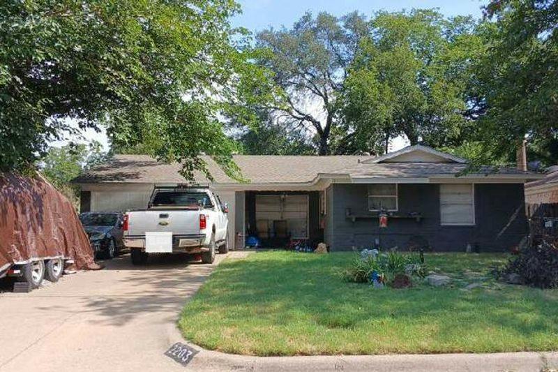 Hackberry Dr, Arlington, TX 76013