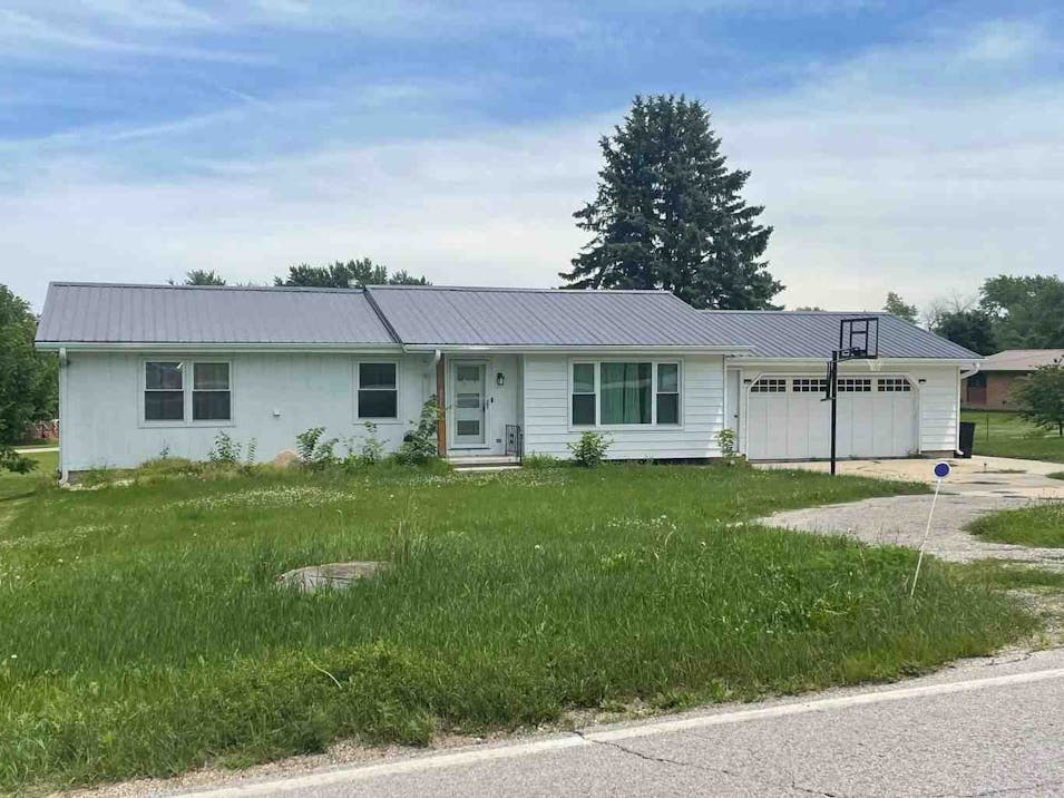 418 East St Gladbrook, IA 50635, Tama County