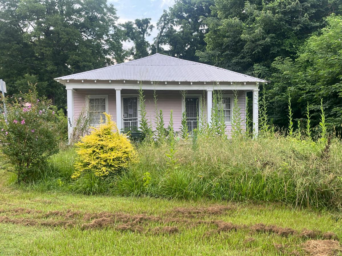 Wall St, Natchez, MS 39120