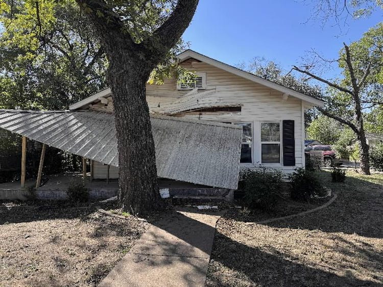 910 3rd St Graham, TX 76450, Young County