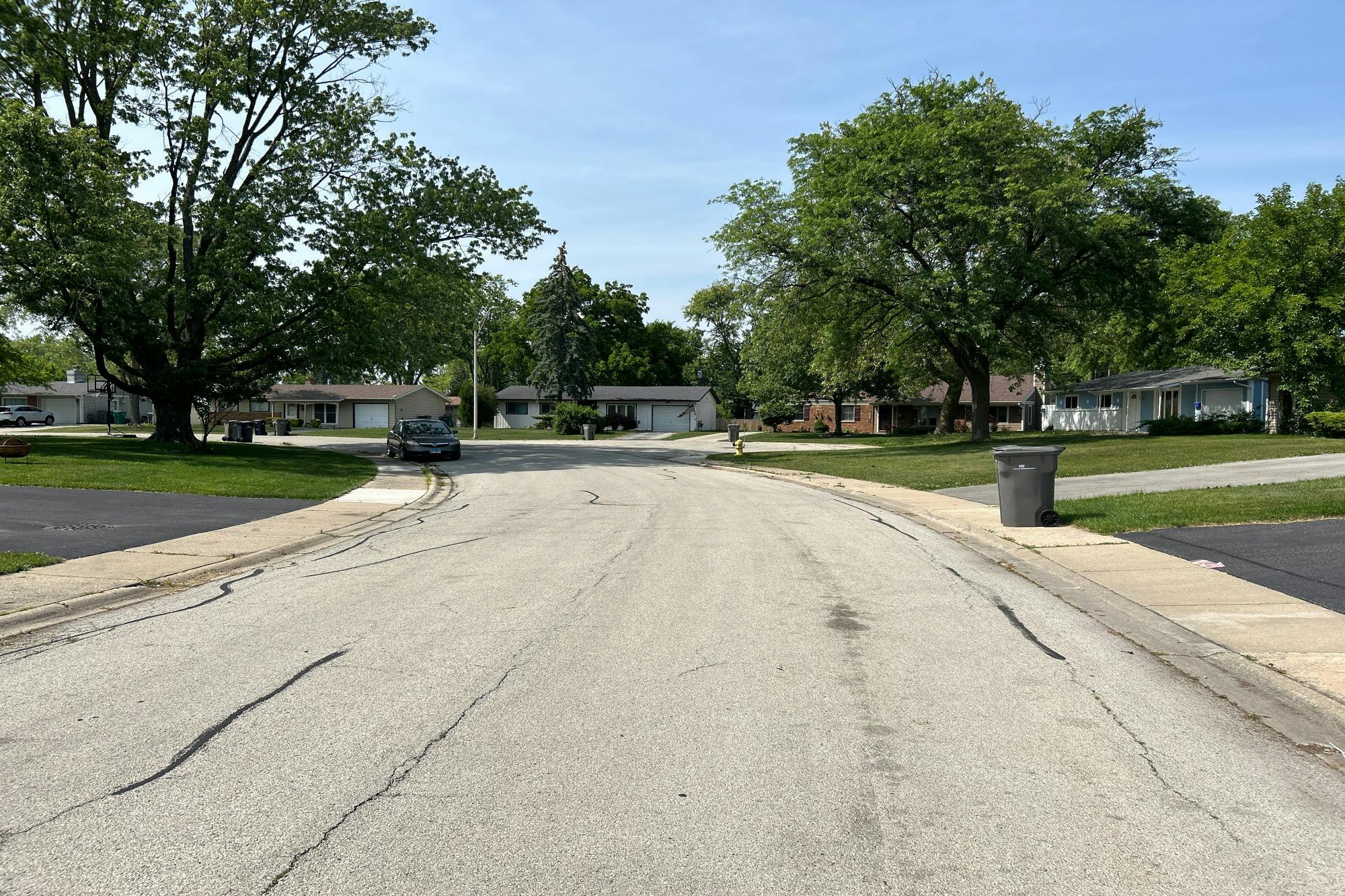 Hiawatha Trl, Orland Park, IL 60462