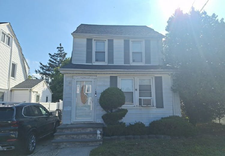 15 Stratford Ave Williston Park, NY 11596, Nassau County