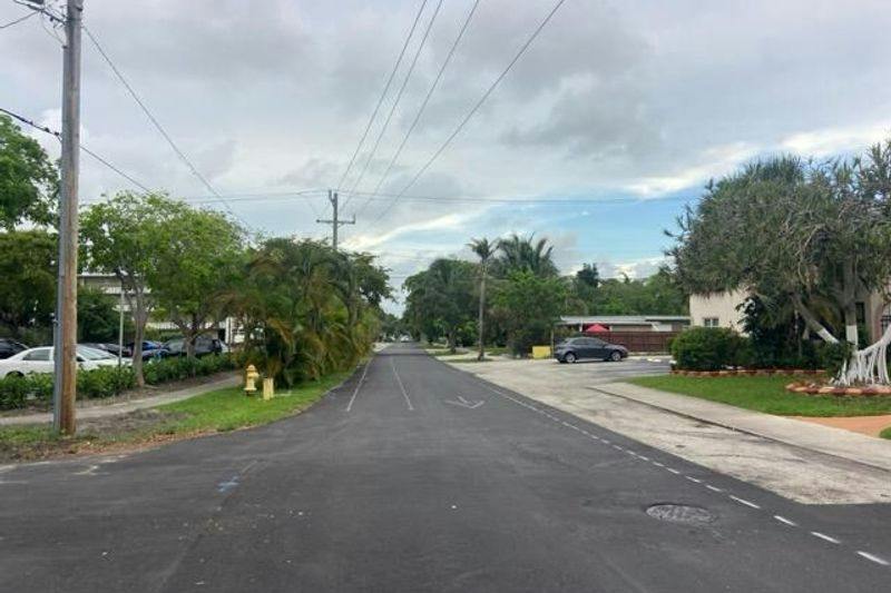 8th Ave, Hallandale Beach, FL 33009