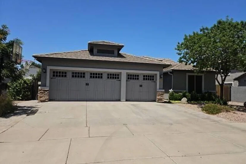 3372 E Cotton Ln