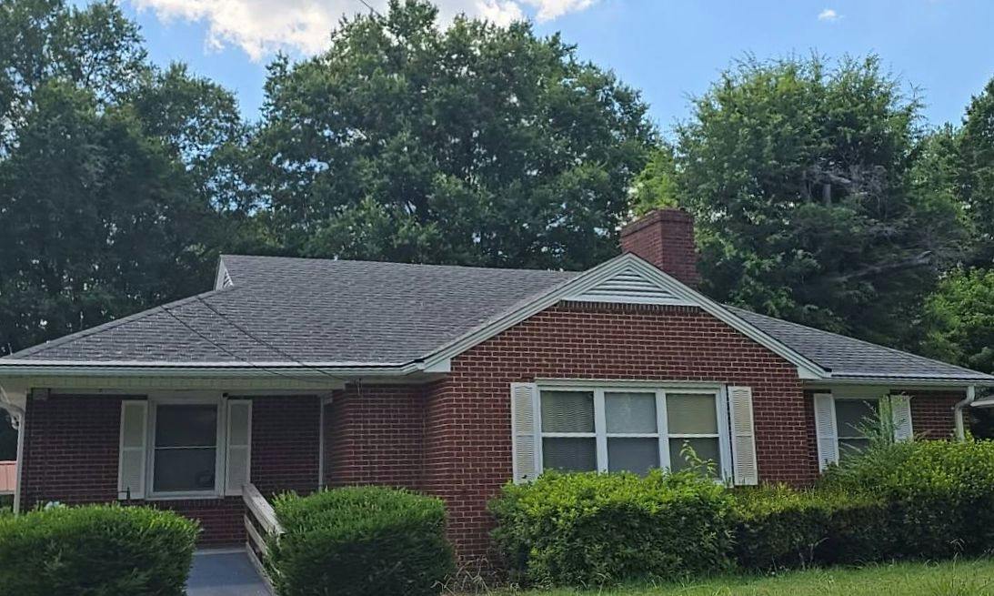 Walnut St, Reidsville, NC 27320
