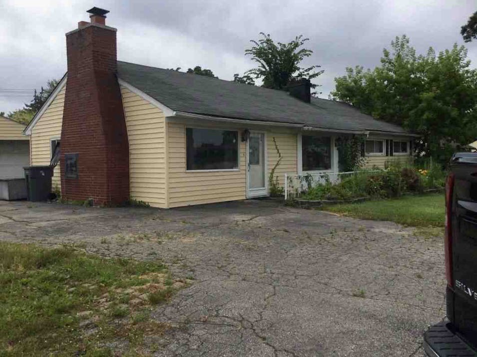 37688 S Groesbeck Hwy Clinton Township, MI 48036, Macomb County