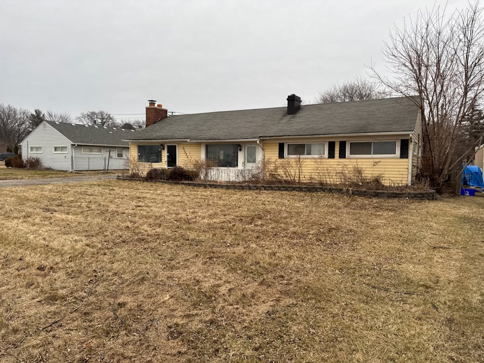 37688 S Groesbeck Hwy Clinton Township, MI 48036, Macomb County