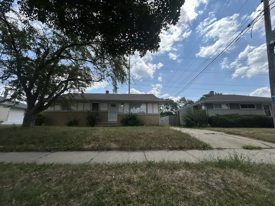 6674 N 74th St Milwaukee, WI 53223, Milwaukee County