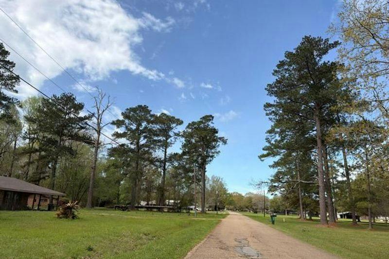 Adams Rd, Bogalusa, LA 70427