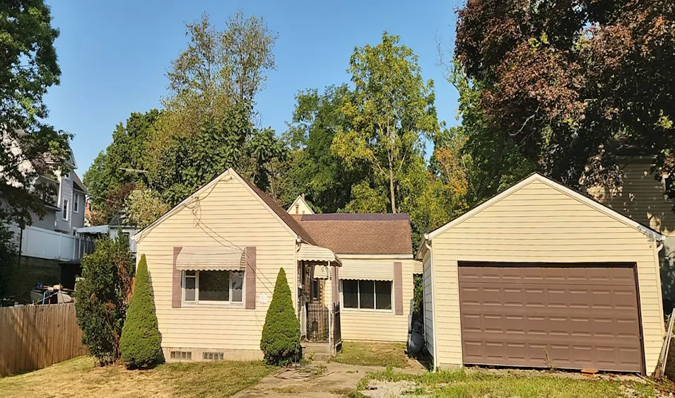 982 Young Ave Barberton, OH 44203, Summit County