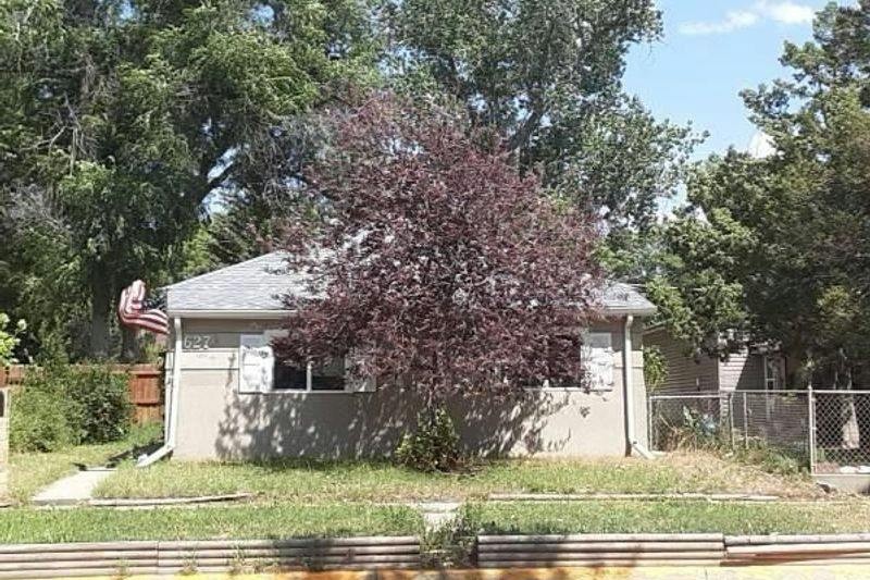 4th St, Douglas, WY 82633