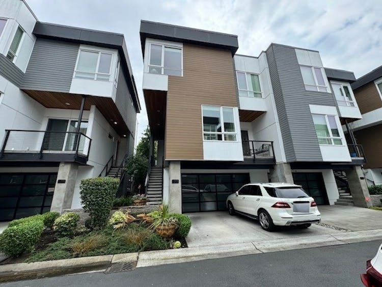 213 4th Ct S #9 Kirkland, WA 98033, King County