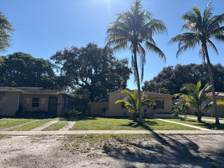 860 NE 134th St North Miami, FL 33161, Miami - Dade County