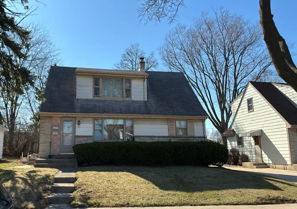 4647 S 14th St Milwaukee, WI 53221, Milwaukee County