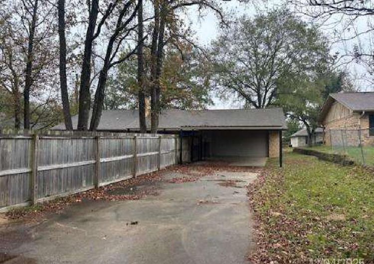 515 Brookwood Dr Mount Pleasant, TX 75455, Titus County