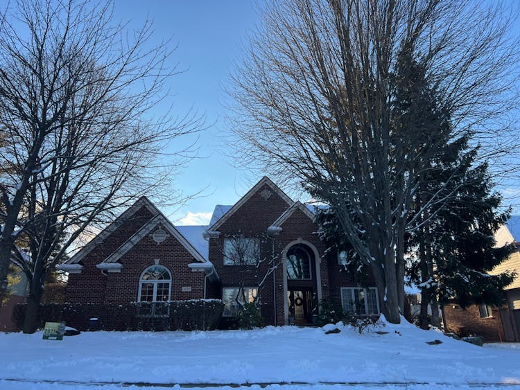 3695 Sleepy Fox Dr Rochester Hills, MI 48309, Oakland County