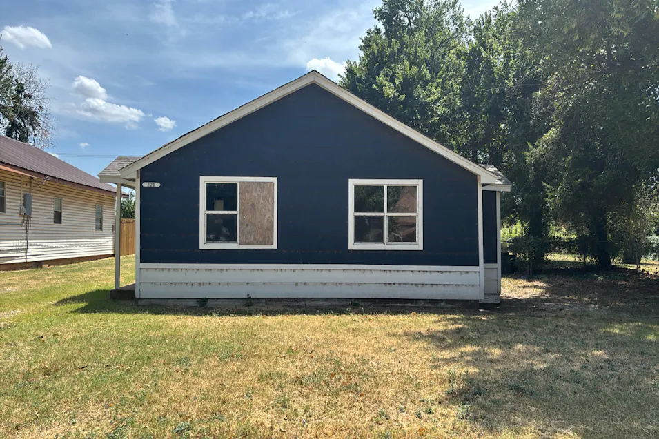 220 E Wallace Avenue Apache, OK 73006, Caddo County