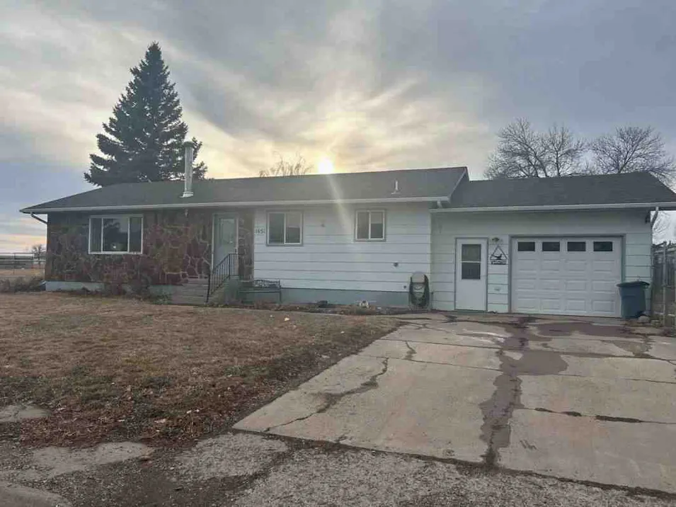 1451 11th Ave SW Sidney, MT 59270, Richland County