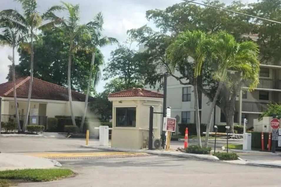 117 Lake Emerald Dr Oakland Park, FL 33309, Broward County
