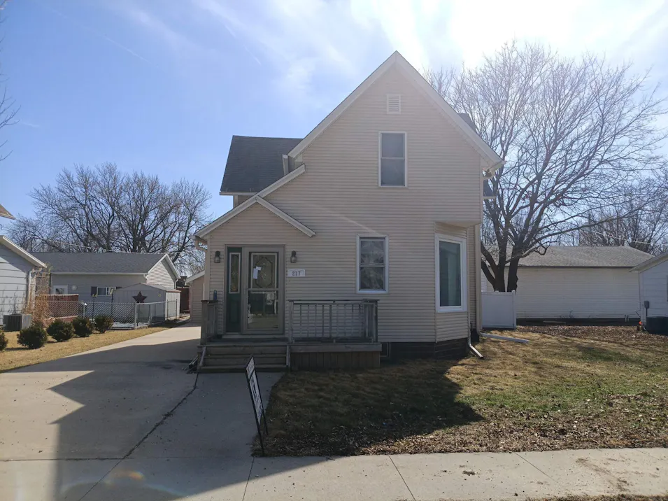 217 2nd Ave SE Badger, IA 50516, Webster County