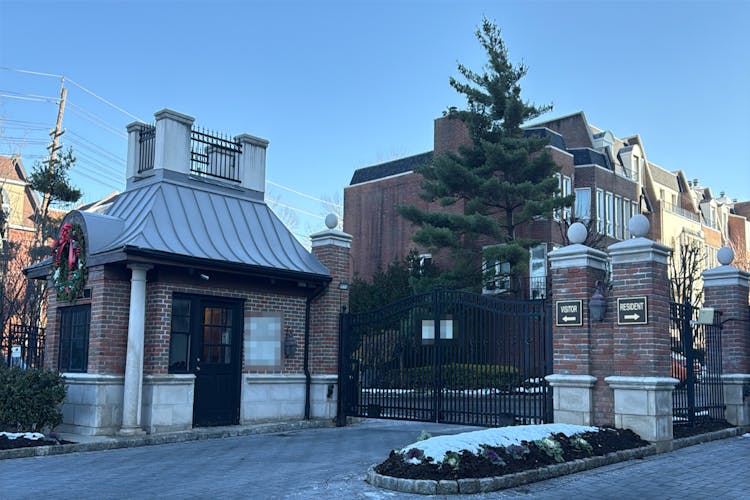 110 Kensington Dr Fort Lee, NJ 07024, Bergen County