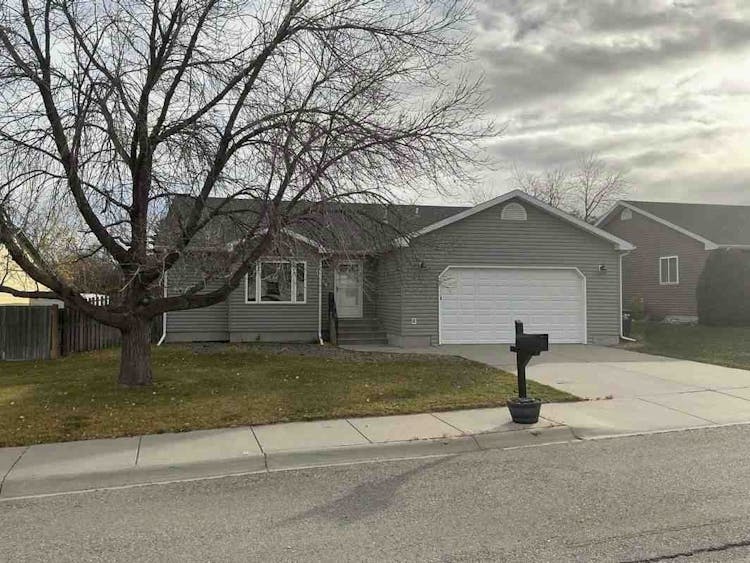 35 W Antelope Trl Billings, MT 59105, Yellowstone County