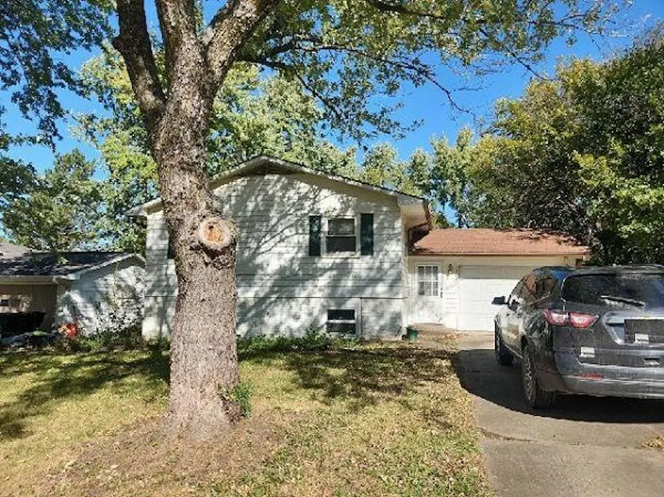 5132 SW 33rd St Topeka, KS 66614, Shawnee County