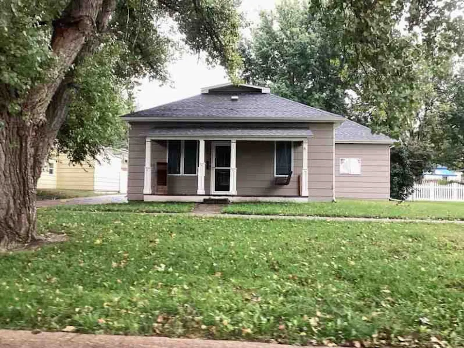 1316 S F St Broken Bow, NE 68822, Custer County